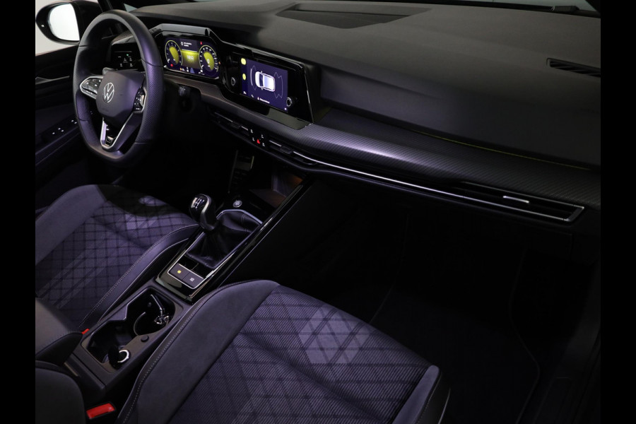 Volkswagen Golf 1.5 TSI R-Line 130 pk | Private lease vanaf €570 | Navigatie via App | Parkeersensoren | Autom. airco | LED koplampen | Apple Carplay/Android Auto | R-Line |