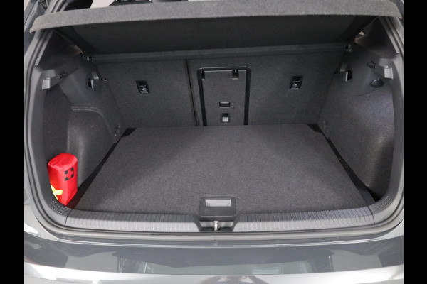 Volkswagen Golf 1.5 TSI R-Line 130 pk | Private lease vanaf €570 | Navigatie via App | Parkeersensoren | Autom. airco | LED koplampen | Apple Carplay/Android Auto | R-Line |