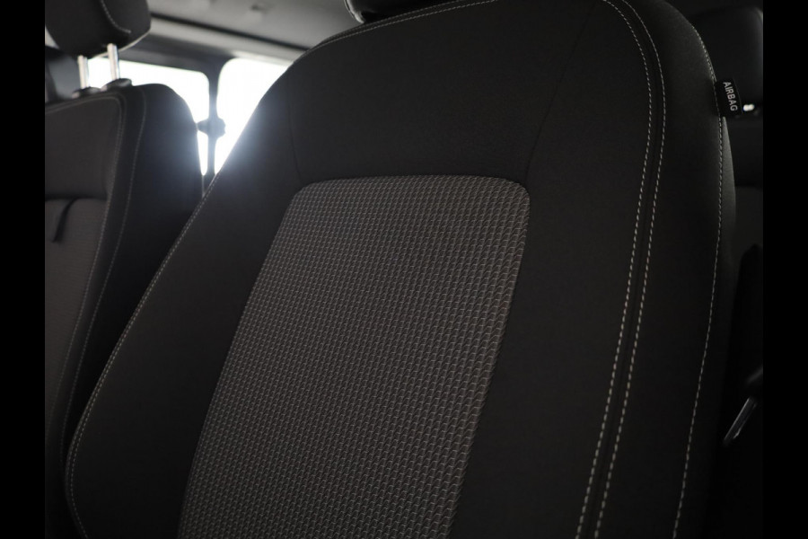 Volkswagen Transporter e-Transporter34 L2H1 Style 64 kWh DC Dubbele cabin 218 pk | Navigatie | Warmtepomp | Parkeersensoren | Achteruitrijcamera | Adaptieve cruise control |