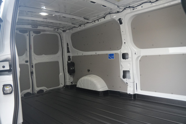 Ford E-Transit Custom 340 L2H1 Limited 71 kWh 218pk - LED - Carplay - Stoelverwarming - Keyless - Cruise - Rijklaar