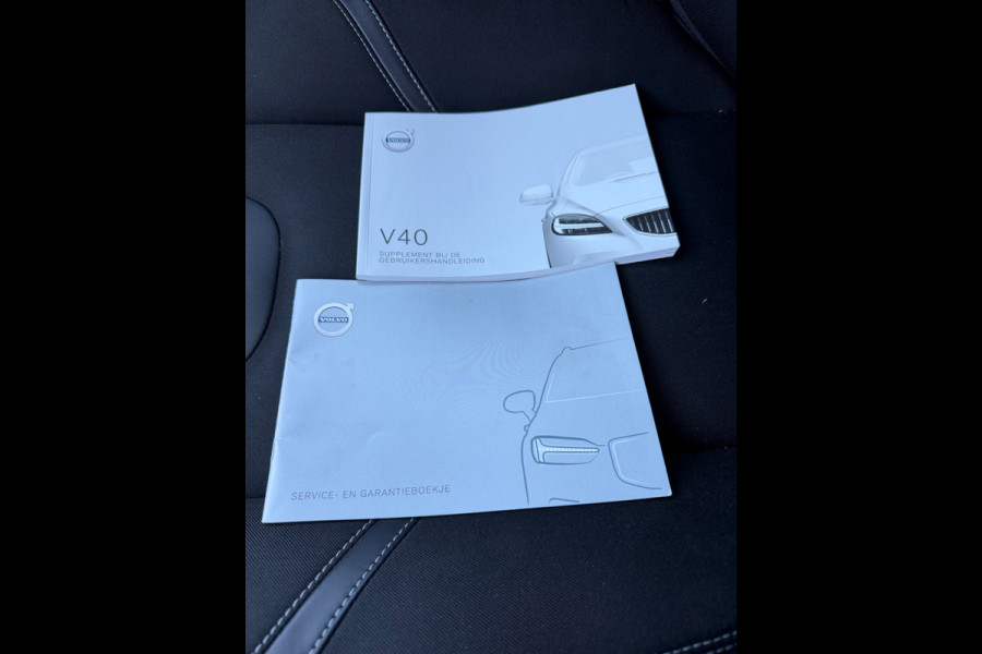 Volvo V40 1.5 T2 AUTOMAAT Edition+ sport, dealer onderhouden, navigatie, NL auto met nap