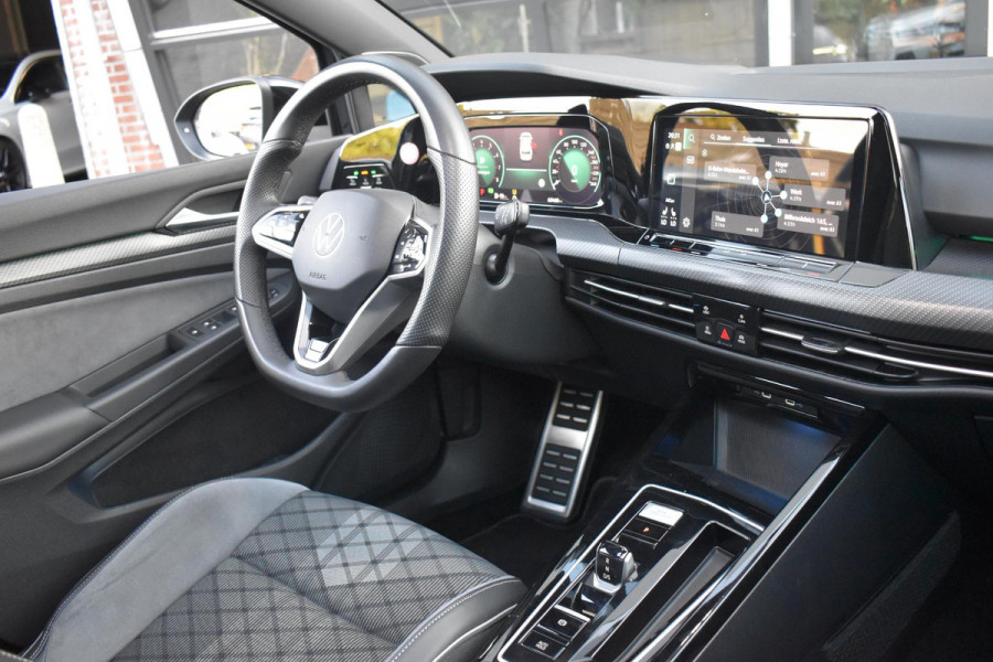 Volkswagen Golf 1.5 eTSI R-Line Pano HUD IQ H/K Lane Keyless Camera ACC