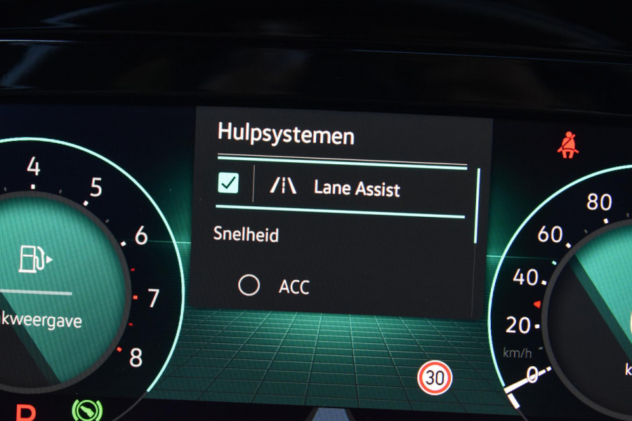 Volkswagen Golf 1.5 eTSI R-Line Pano HUD IQ H/K Lane Keyless Camera ACC