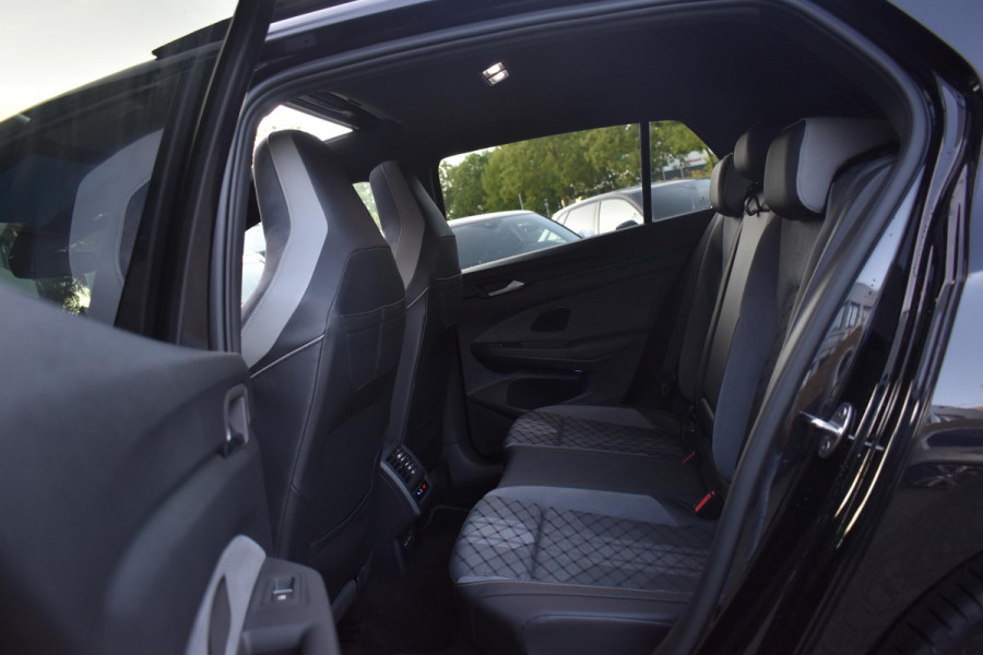 Volkswagen Golf 1.5 eTSI R-Line Pano HUD IQ H/K Lane Keyless Camera ACC