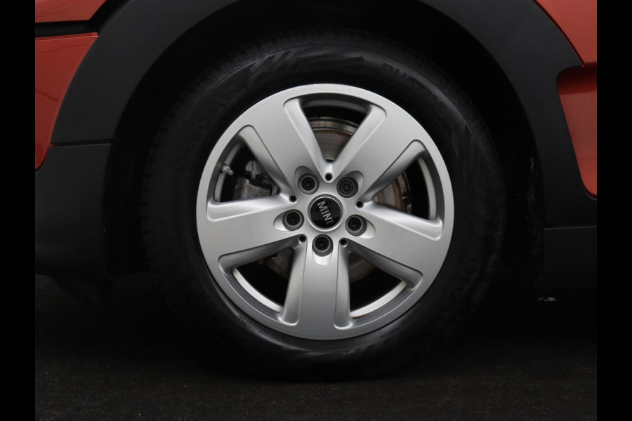 MINI Clubman 1.5 One Salt | Cruise control | Navigatie | Bluetooth | Climate control | NAP 88.741km. | 16" velgen