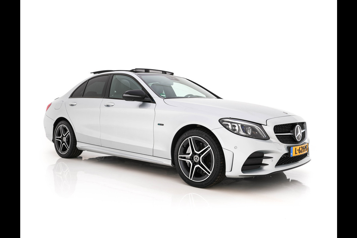Mercedes-Benz C-Klasse 300 e Business Solution AMG Limited Night-Pack (Plug-in) {SoH-94%} (INCL-BTW) Aut. *PANO | LEATHER-MICROFIBRE | MULTIBEAM-LED | TOPVIEW | DIGI-COCKPIT | BLINDSPOT | HEATED-SPORTSEATS | SHIFTPADDLES | NAVI-FULLAMP | PRIVACY-GLASS | PDC | CRUISE | TOWBAR | 18"