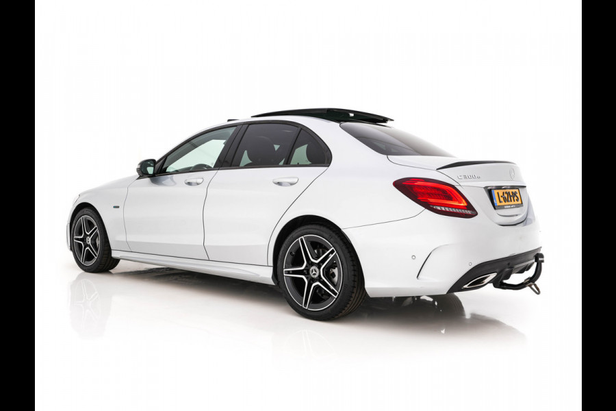 Mercedes-Benz C-Klasse 300 e Business Solution AMG Limited Night-Pack (Plug-in) {SoH-94%} (INCL-BTW) Aut. *PANO | LEATHER-MICROFIBRE | MULTIBEAM-LED | TOPVIEW | DIGI-COCKPIT | BLINDSPOT | HEATED-SPORTSEATS | SHIFTPADDLES | NAVI-FULLAMP | PRIVACY-GLASS | PDC | CRUISE | TOWBAR | 18"