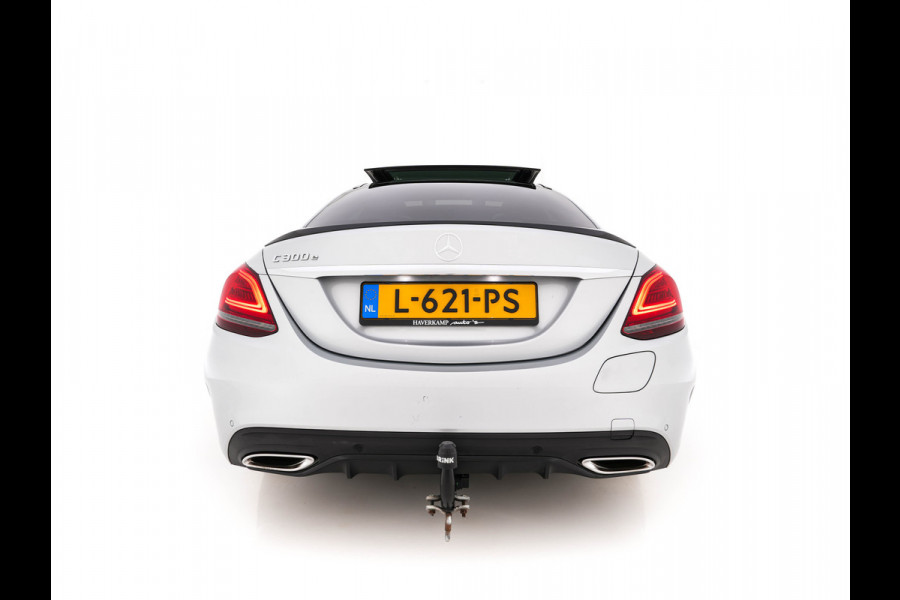 Mercedes-Benz C-Klasse 300 e Business Solution AMG Limited Night-Pack (Plug-in) {SoH-94%} (INCL-BTW) Aut. *PANO | LEATHER-MICROFIBRE | MULTIBEAM-LED | TOPVIEW | DIGI-COCKPIT | BLINDSPOT | HEATED-SPORTSEATS | SHIFTPADDLES | NAVI-FULLAMP | PRIVACY-GLASS | PDC | CRUISE | TOWBAR | 18"