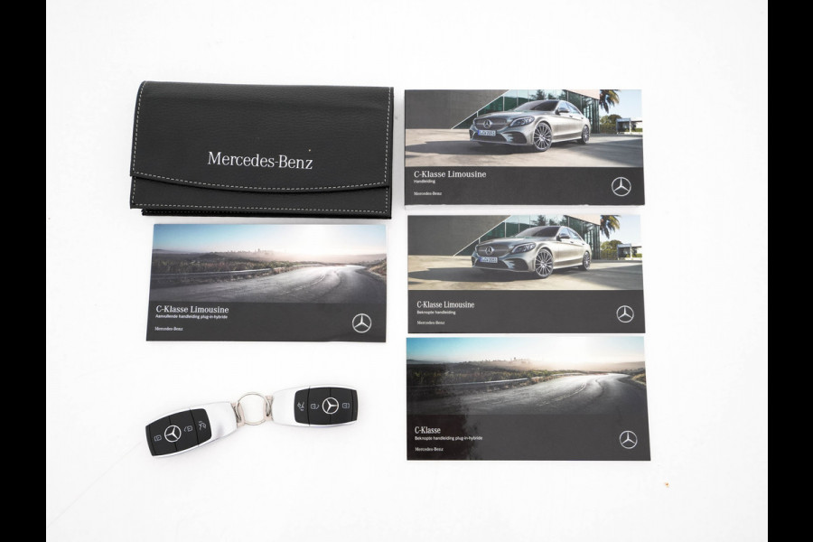 Mercedes-Benz C-Klasse 300 e Business Solution AMG Limited Night-Pack (Plug-in) {SoH-94%} (INCL-BTW) Aut. *PANO | LEATHER-MICROFIBRE | MULTIBEAM-LED | TOPVIEW | DIGI-COCKPIT | BLINDSPOT | HEATED-SPORTSEATS | SHIFTPADDLES | NAVI-FULLAMP | PRIVACY-GLASS | PDC | CRUISE | TOWBAR | 18"