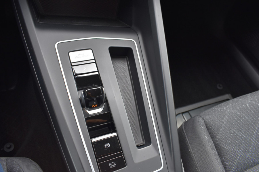 Volkswagen Golf 1.0 eTSI Life Business Automaat Navigatie/CarPlay