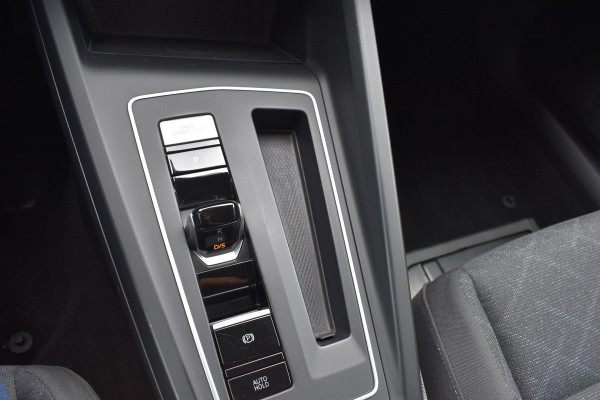 Volkswagen Golf 1.0 eTSI Life Business Automaat Navigatie/CarPlay