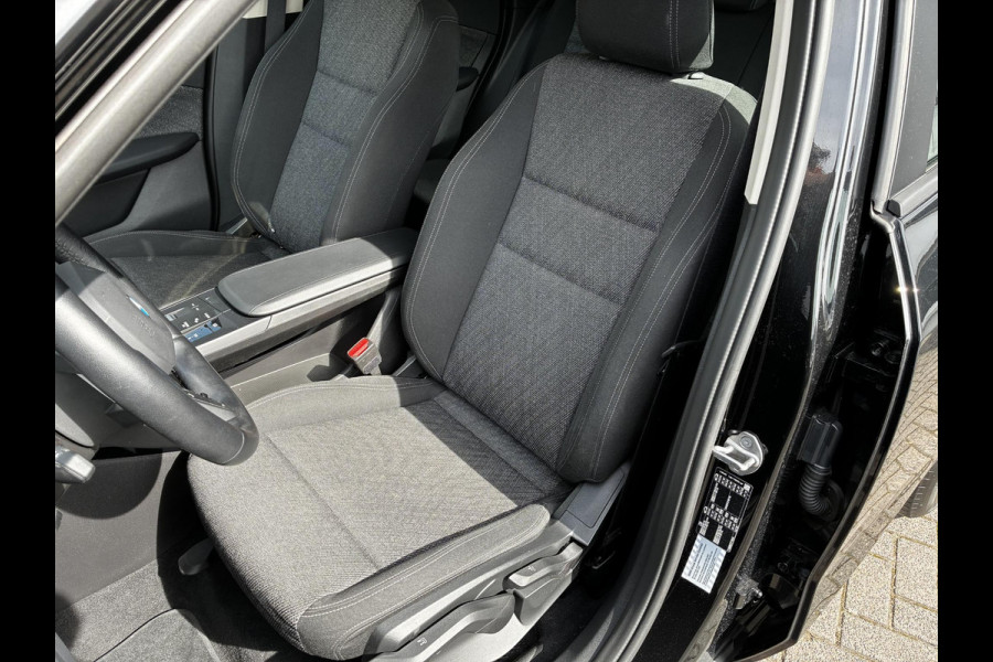 BMW X1 sDrive20i Automaat / Live Cockpit Plus / Navigatiesysteem / Parkeersensoren voor + achter / Active Guard / Cruise Control / DAB / Connected Package Professional / Parkarking Assitant / LED