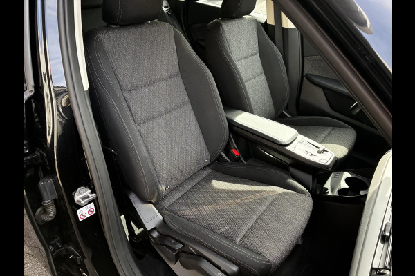 BMW X1 sDrive20i Automaat / Live Cockpit Plus / Navigatiesysteem / Parkeersensoren voor + achter / Active Guard / Cruise Control / DAB / Connected Package Professional / Parkarking Assitant / LED