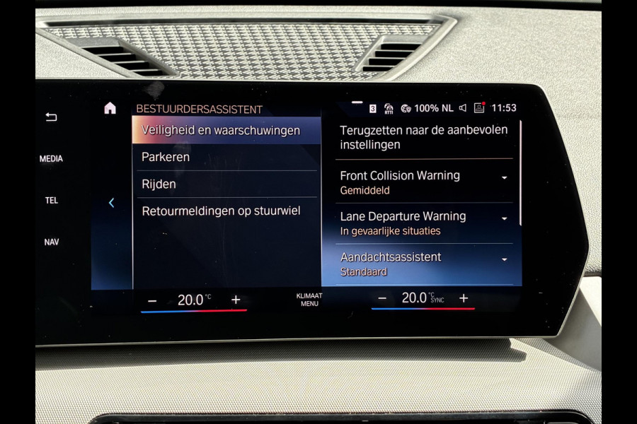 BMW X1 sDrive20i Automaat / Live Cockpit Plus / Navigatiesysteem / Parkeersensoren voor + achter / Active Guard / Cruise Control / DAB / Connected Package Professional / Parkarking Assitant / LED