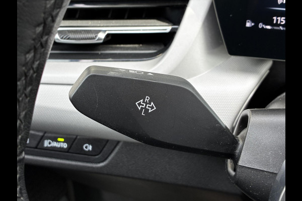 BMW X1 sDrive20i Automaat / Live Cockpit Plus / Navigatiesysteem / Parkeersensoren voor + achter / Active Guard / Cruise Control / DAB / Connected Package Professional / Parkarking Assitant / LED