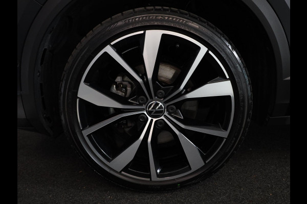 Volkswagen T-Roc 1.5 TSI R-Line Edition 150PK DSG | Panorama dak | Camera | Apple carplay | PDC|