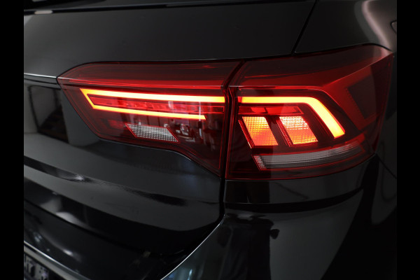Volkswagen T-Roc 1.5 TSI R-Line Edition 150PK DSG | Panorama dak | Camera | Apple carplay | PDC|