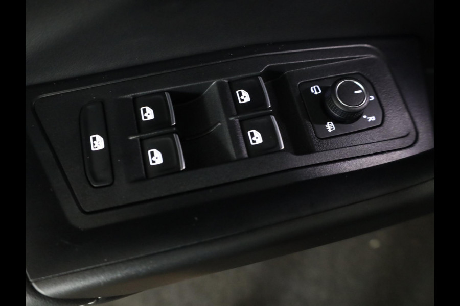 Volkswagen T-Roc 1.5 TSI R-Line Edition 150PK DSG | Panorama dak | Camera | Apple carplay | PDC|
