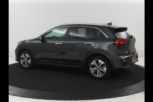 Kia e-Niro DynamicPlusLine 64 kWh | SOH 95,4% | Panoramadak | Half leder | Adaptive cruise | Stuur/stoel verwarming | Navigatie | Carplay | Camera | Park assist | Climate control
