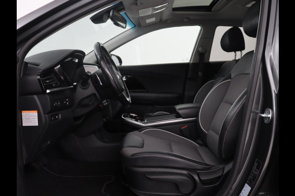 Kia e-Niro DynamicPlusLine 64 kWh | SOH 95,4% | Panoramadak | Half leder | Adaptive cruise | Stuur/stoel verwarming | Navigatie | Carplay | Camera | Park assist | Climate control