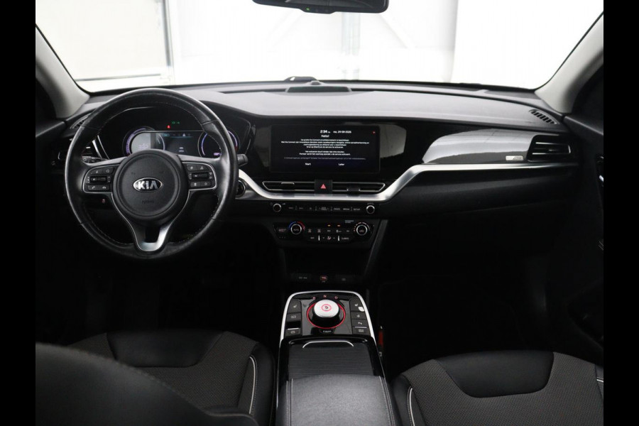 Kia e-Niro DynamicPlusLine 64 kWh | SOH 95,4% | Panoramadak | Half leder | Adaptive cruise | Stuur/stoel verwarming | Navigatie | Carplay | Camera | Park assist | Climate control