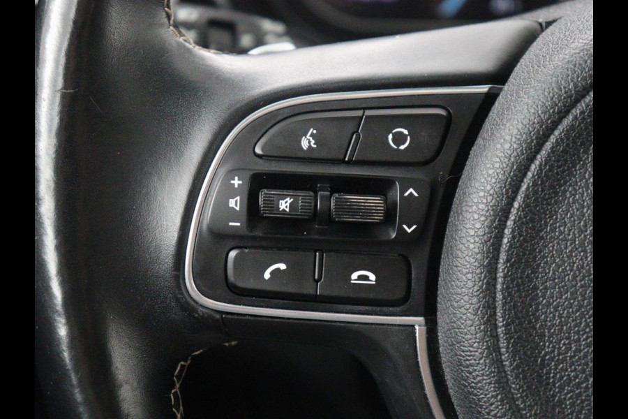 Kia e-Niro DynamicPlusLine 64 kWh | SOH 95,4% | Panoramadak | Half leder | Adaptive cruise | Stuur/stoel verwarming | Navigatie | Carplay | Camera | Park assist | Climate control