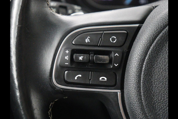 Kia e-Niro DynamicPlusLine 64 kWh | SOH 95,4% | Panoramadak | Half leder | Adaptive cruise | Stuur/stoel verwarming | Navigatie | Carplay | Camera | Park assist | Climate control
