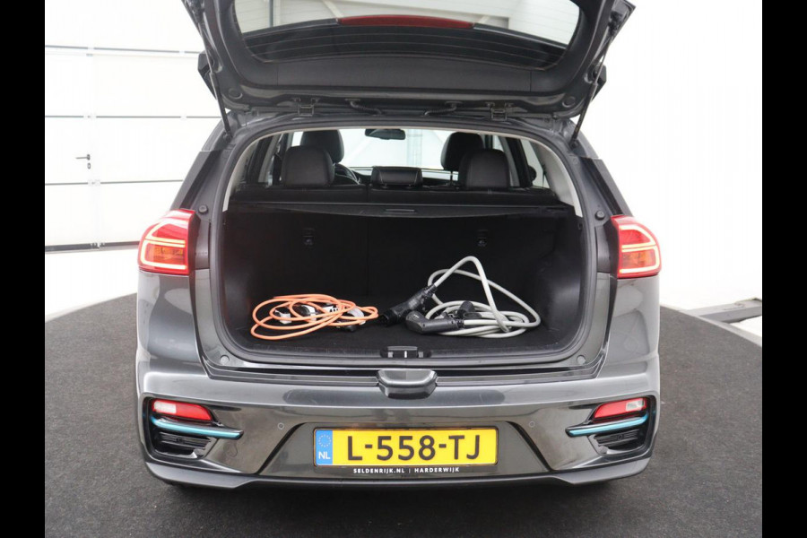 Kia e-Niro DynamicPlusLine 64 kWh | SOH 95,4% | Panoramadak | Half leder | Adaptive cruise | Stuur/stoel verwarming | Navigatie | Carplay | Camera | Park assist | Climate control