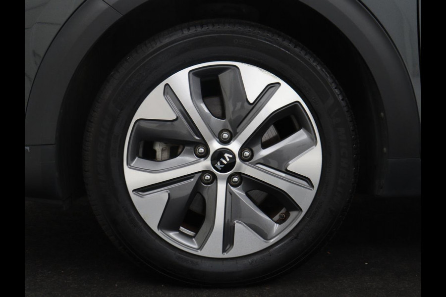 Kia e-Niro DynamicPlusLine 64 kWh | SOH 95,4% | Panoramadak | Half leder | Adaptive cruise | Stuur/stoel verwarming | Navigatie | Carplay | Camera | Park assist | Climate control