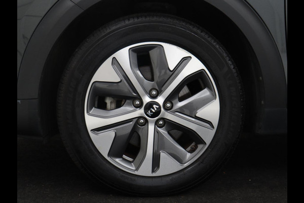 Kia e-Niro DynamicPlusLine 64 kWh | SOH 95,4% | Panoramadak | Half leder | Adaptive cruise | Stuur/stoel verwarming | Navigatie | Carplay | Camera | Park assist | Climate control