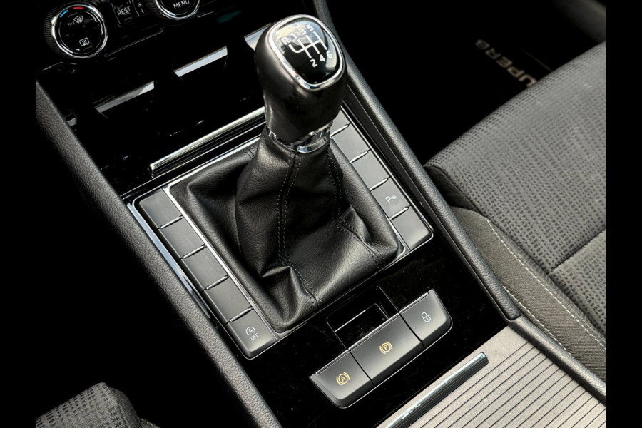 Škoda Superb Combi 1.6 TDI Ambition | Trekhaak | LED | Apple Carplay | DAB+ | Cruise | Dealer onderhouden