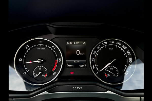 Škoda Superb Combi 1.6 TDI Ambition | Trekhaak | LED | Apple Carplay | DAB+ | Cruise | Dealer onderhouden