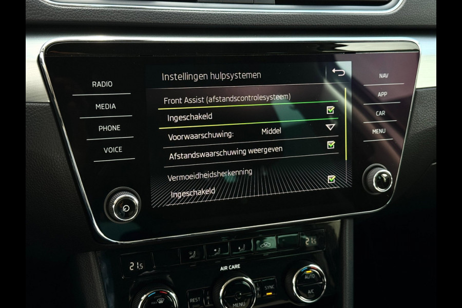 Škoda Superb Combi 1.6 TDI Ambition | Trekhaak | LED | Apple Carplay | DAB+ | Cruise | Dealer onderhouden