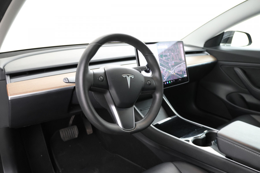 Tesla Model 3 Standard RWD Plus 60 kWh Navigatie,