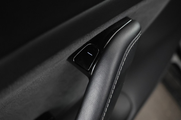 Tesla Model 3 Standard RWD Plus 60 kWh Navigatie,