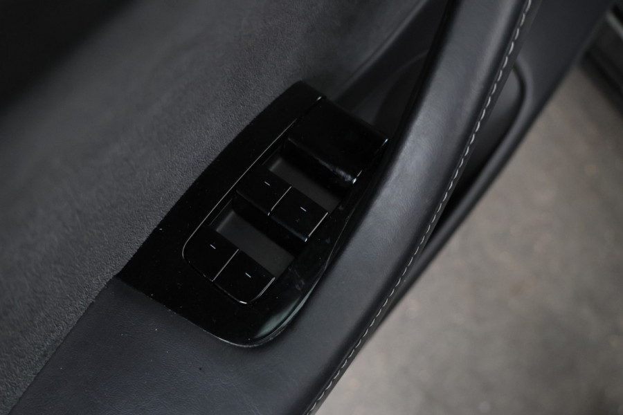 Tesla Model 3 Standard RWD Plus 60 kWh Navigatie,