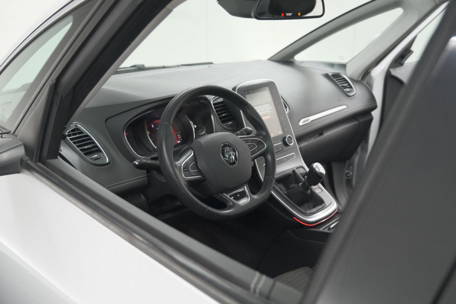 Renault Scénic TCe 140 Intens | Trekhaak | Camera | Panoramadak | Navigatie