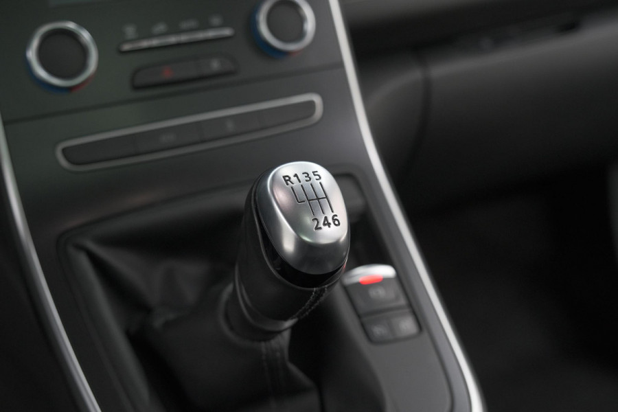 Renault Scénic TCe 140 Intens | Trekhaak | Camera | Panoramadak | Navigatie