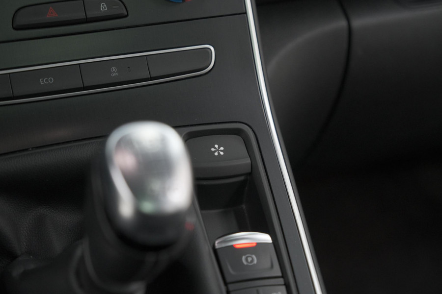 Renault Scénic TCe 140 Intens | Trekhaak | Camera | Panoramadak | Navigatie