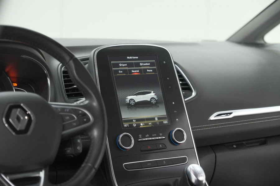 Renault Scénic TCe 140 Intens | Trekhaak | Camera | Panoramadak | Navigatie