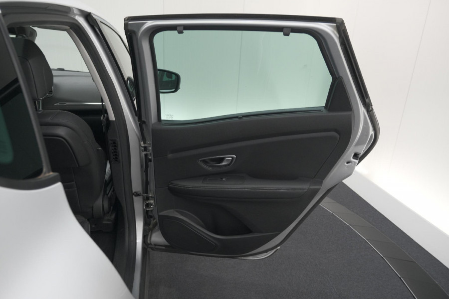 Renault Scénic TCe 140 Intens | Trekhaak | Camera | Panoramadak | Navigatie
