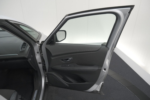 Renault Scénic TCe 140 Intens | Trekhaak | Camera | Panoramadak | Navigatie