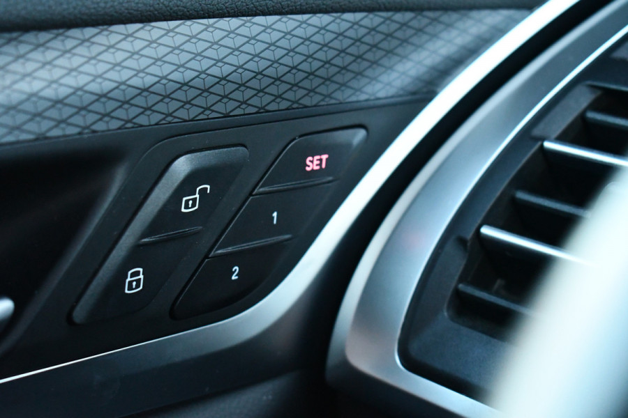 BMW X3 xDrive30e M-Sport Pano Trekh HUD E-zetels 360-cam Gesture