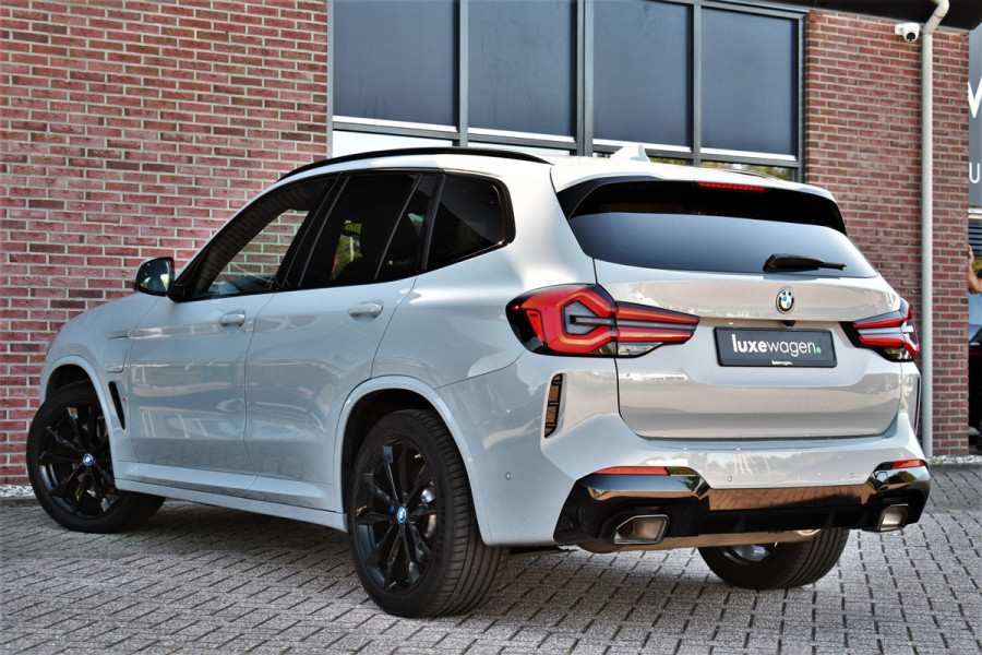 BMW X3 xDrive30e M-Sport Pano Trekh HUD E-zetels 360-cam Gesture
