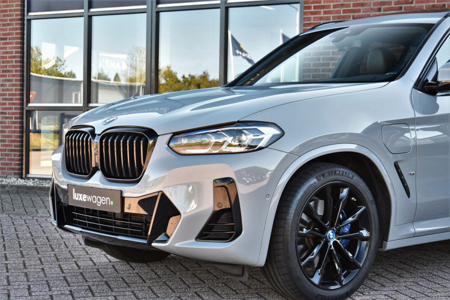 BMW X3 xDrive30e M-Sport Pano Trekh HUD E-zetels 360-cam Gesture