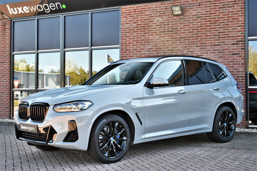 BMW X3 xDrive30e M-Sport Pano Trekh HUD E-zetels 360-cam Gesture
