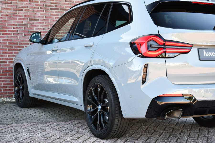 BMW X3 xDrive30e M-Sport Pano Trekh HUD E-zetels 360-cam Gesture