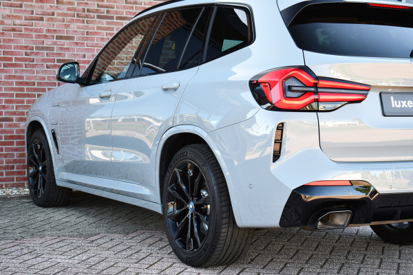 BMW X3 xDrive30e M-Sport Pano Trekh HUD E-zetels 360-cam Gesture
