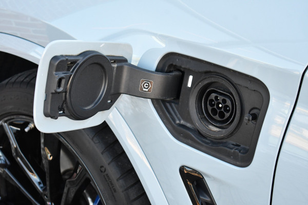 BMW X3 xDrive30e M-Sport Pano Trekh HUD E-zetels 360-cam Gesture