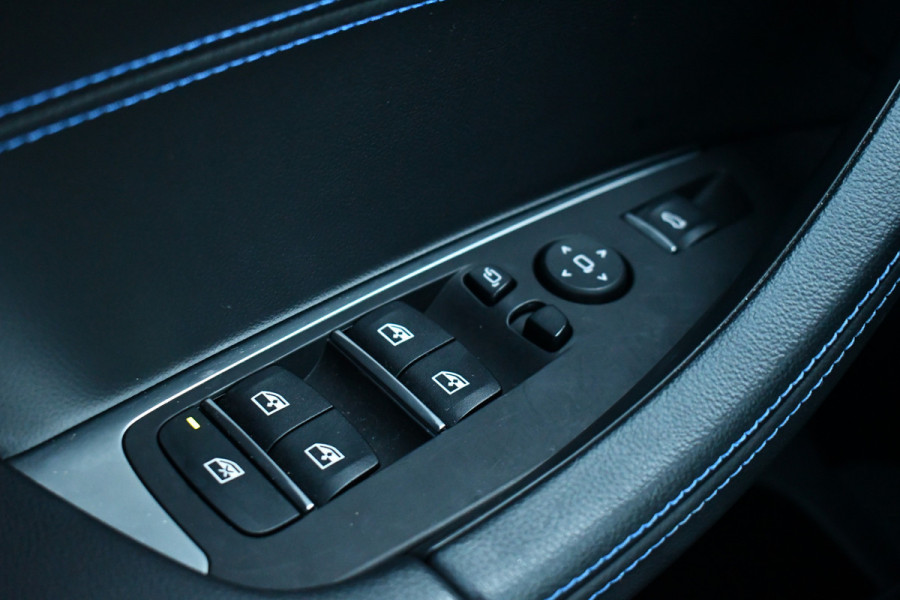 BMW X3 xDrive30e M-Sport Pano Trekh HUD E-zetels 360-cam Gesture